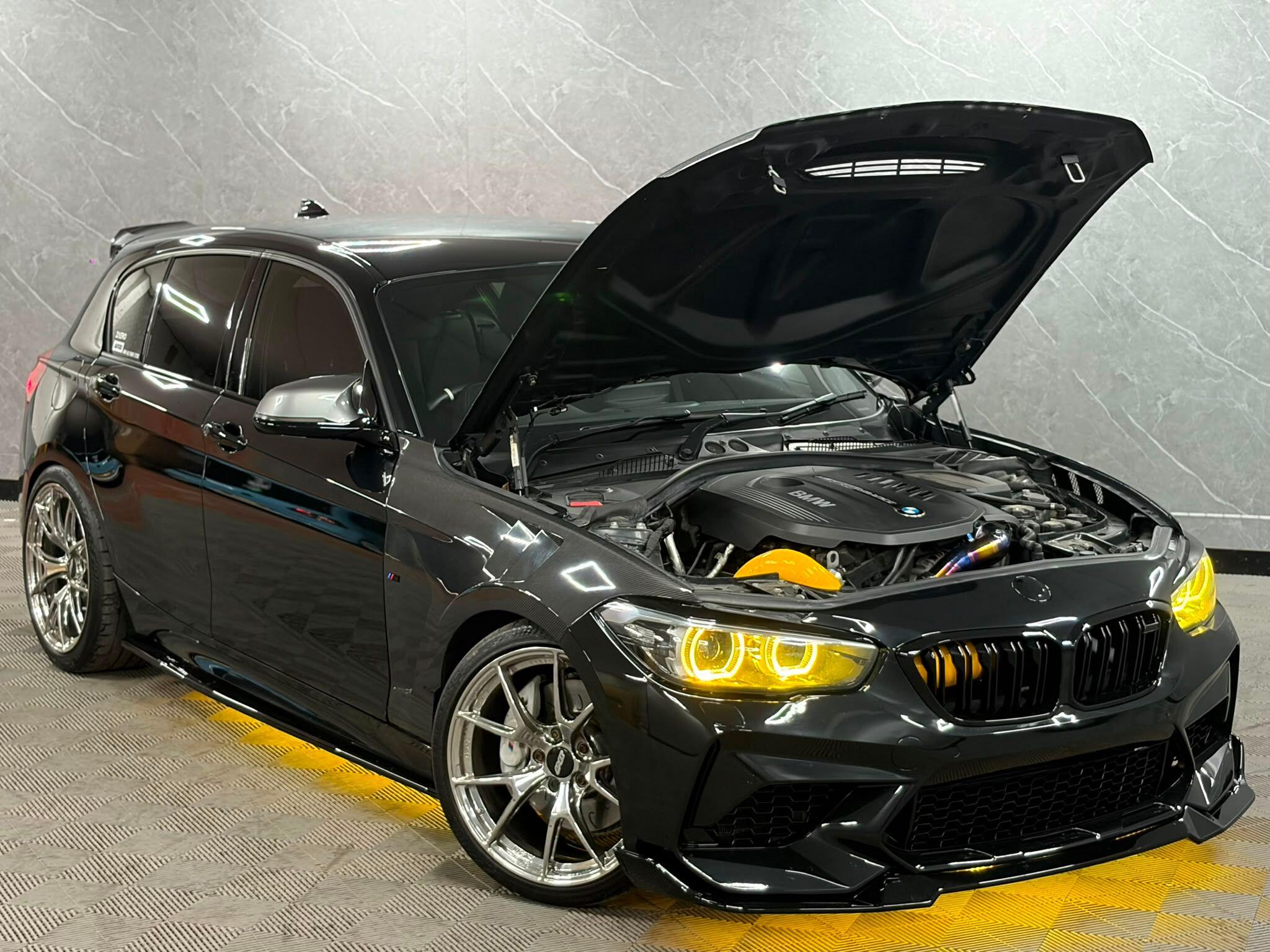 BMW 1 Series secondary view